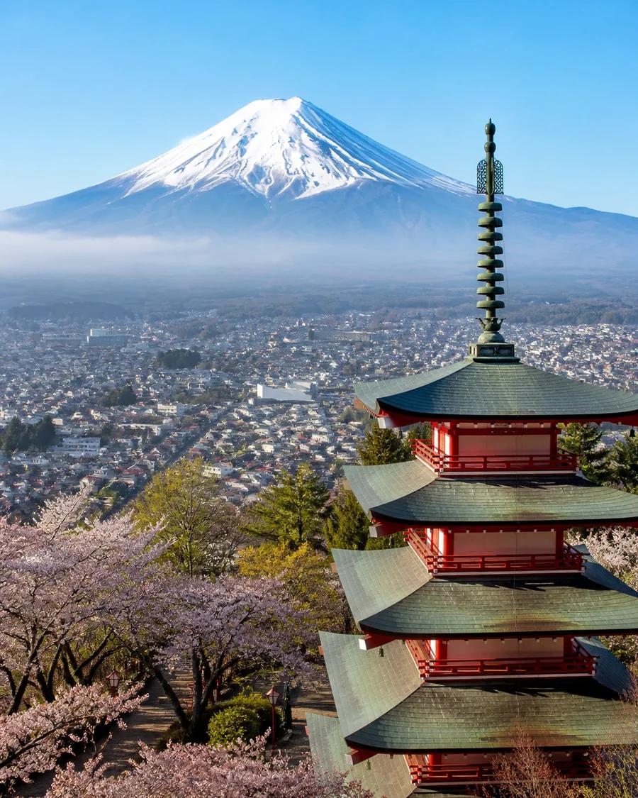 Viajero usando una eSIM Fylo para Japón