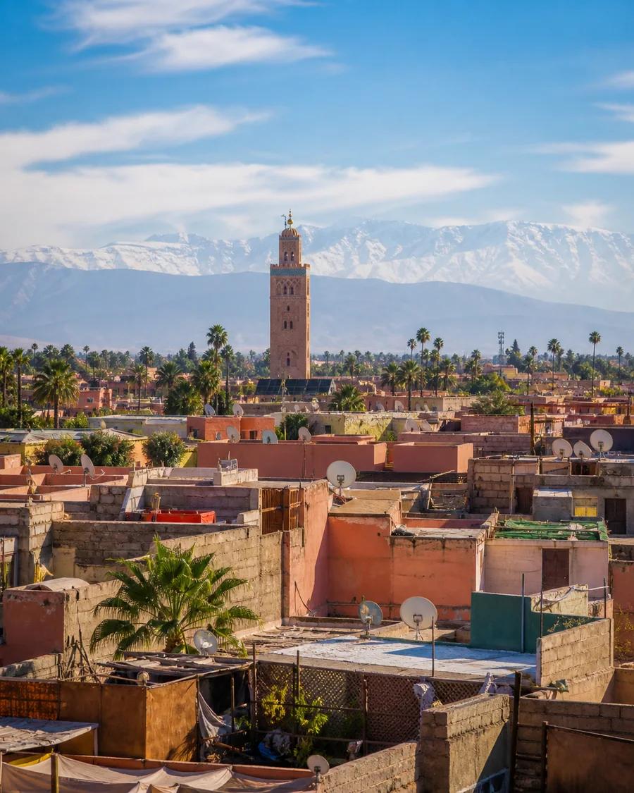 Viajero usando una eSIM Fylo para Marruecos